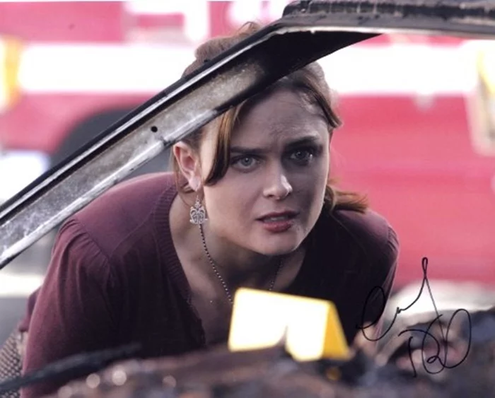 Emily Deschanel autograph
