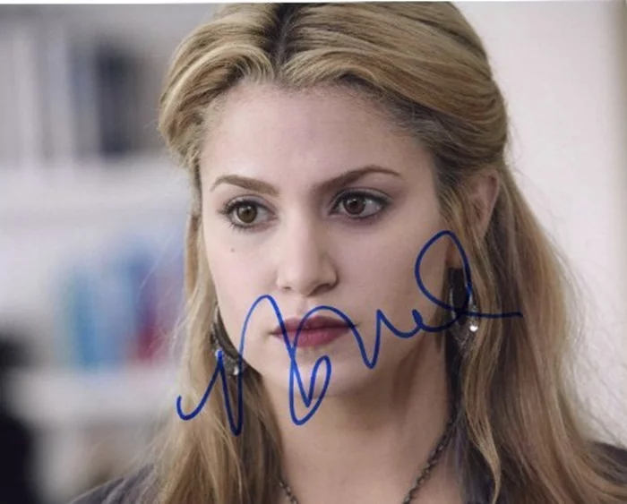 Nikki Reed autograph