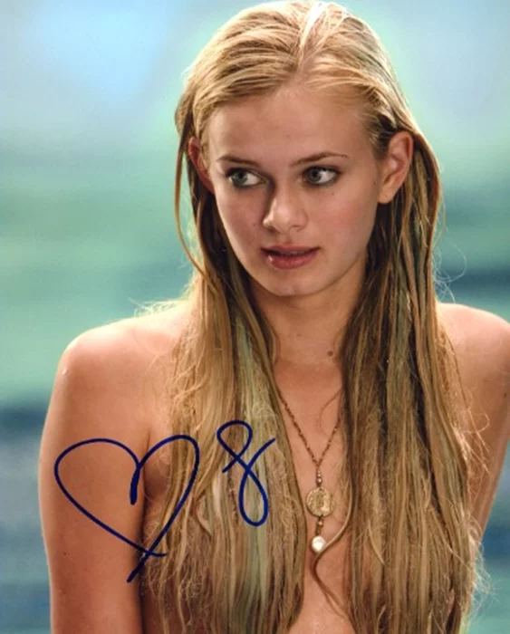 Sara Paxton autograph