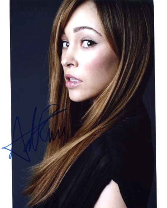 Autumn Reeser autograph