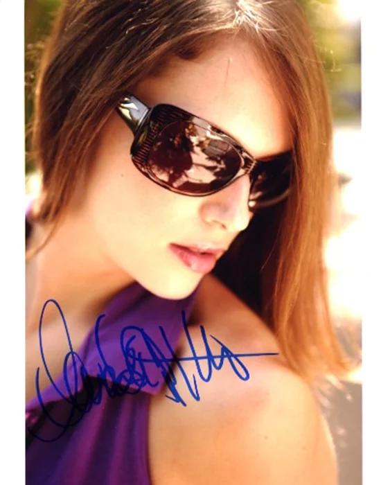 Amanda Righetti autograph