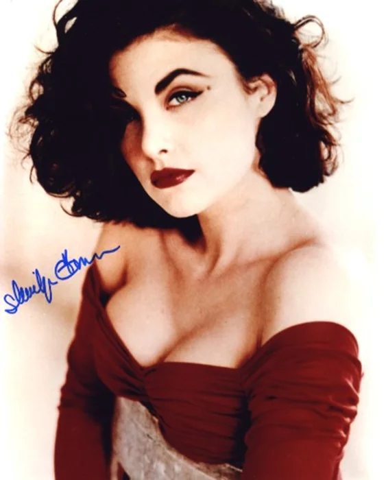 Sherilyn Fenn autograph