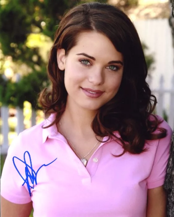 Lyndsy Fonseca autograph