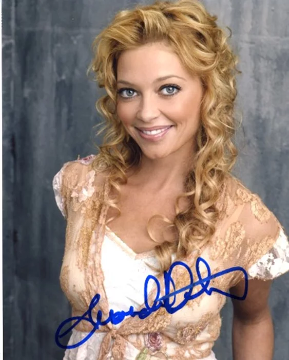 Amanda Detmer autograph