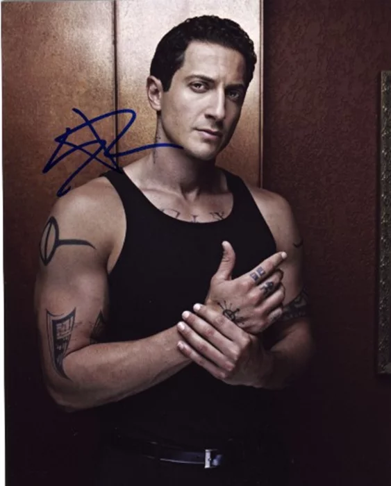 Sasha Roiz autograph