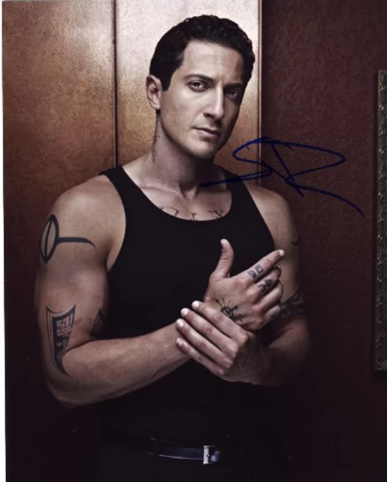 Sasha Roiz autograph
