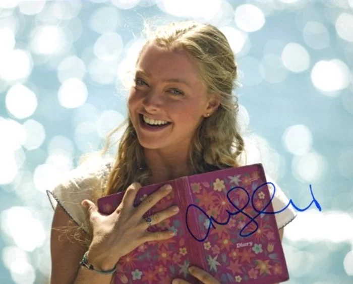 Amanda Seyfried autograph