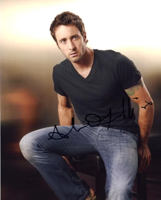 Alex O'Loughlin autograph
