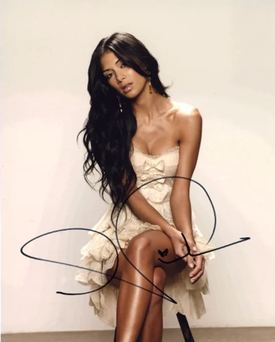 Nicole Scherzinger autograph