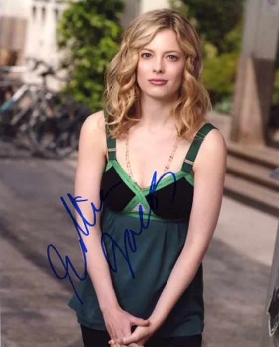 Gillian Jacobs autograph