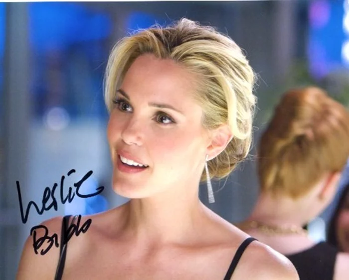 Leslie Bibb autograph