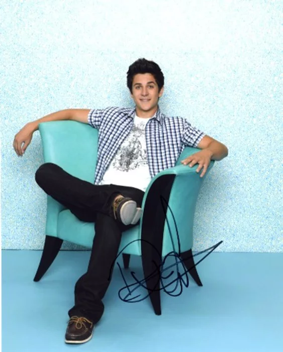 David Henrie autograph