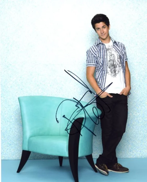 David Henrie autograph