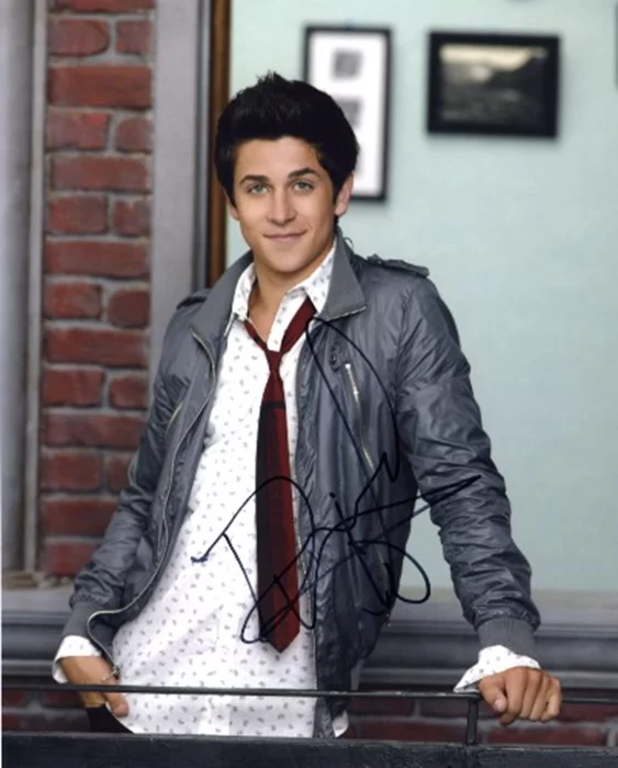 David Henrie autograph