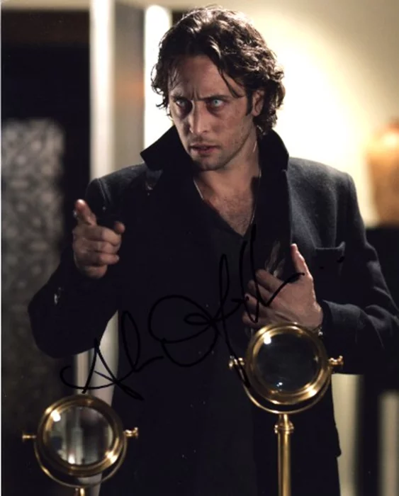 Alex O'Loughlin autograph