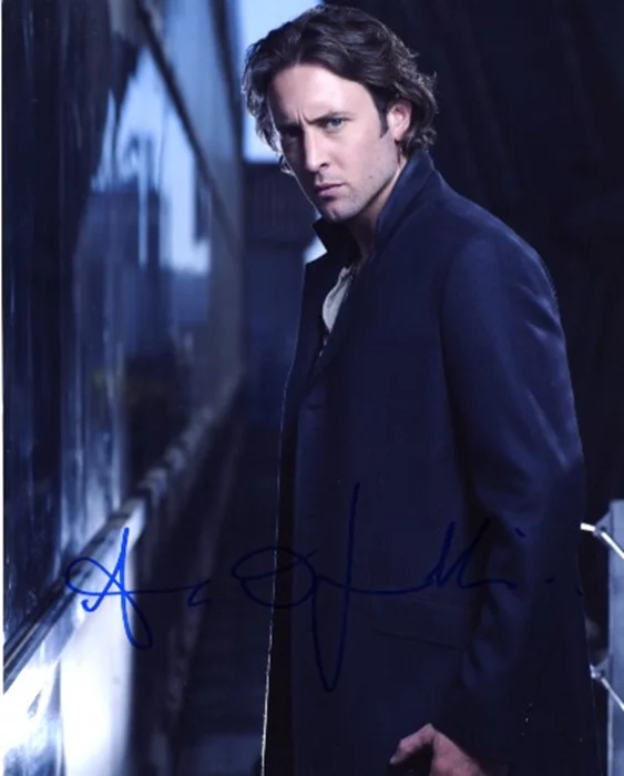 Alex O'Loughlin autograph