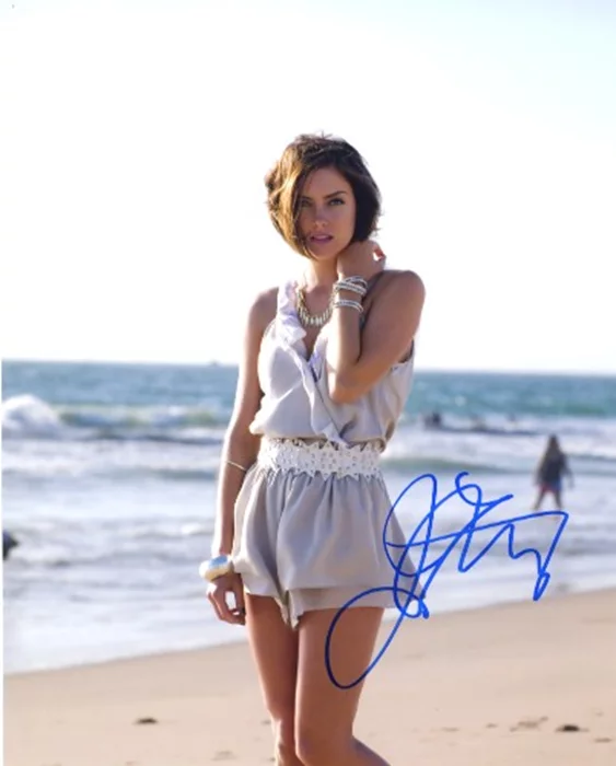 Jessica Stroup autograph