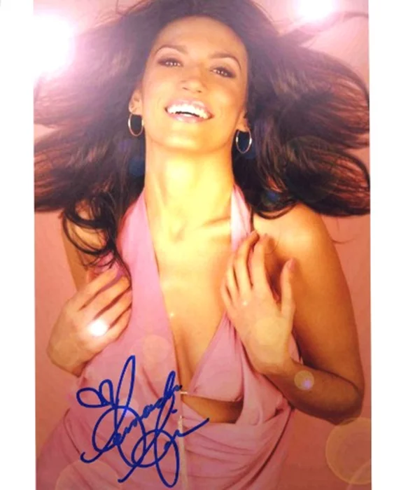 Amanda Avila autograph