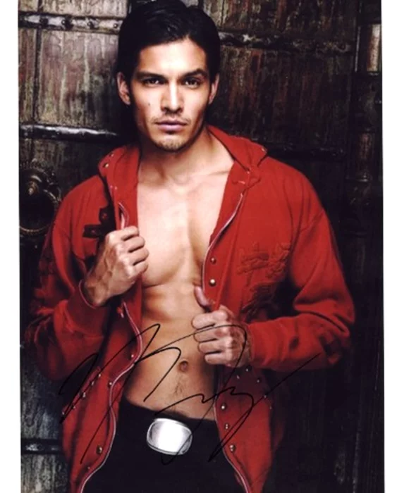 Nicholas Gonzalez autograph