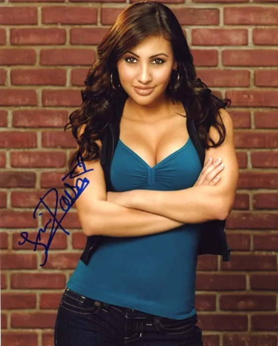 Francia Raisa autograph