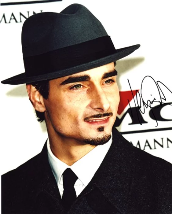 Kevin Richardson autograph