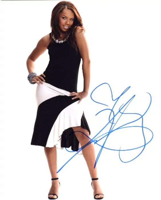 Kiely Williams autograph