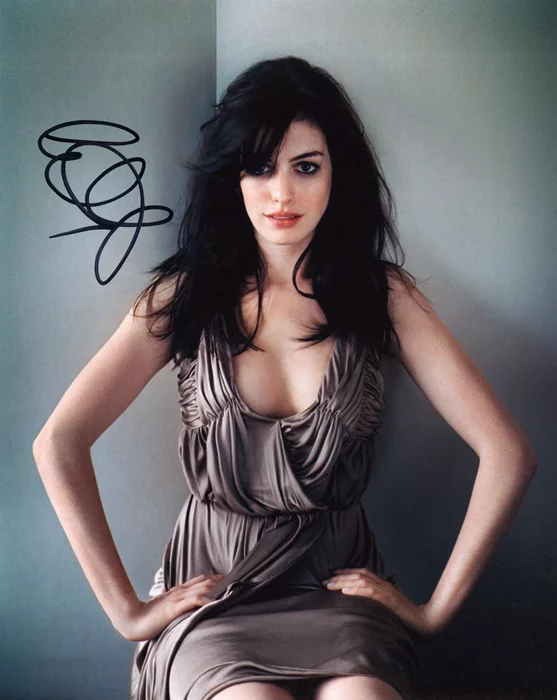 Anne Hathaway autograph