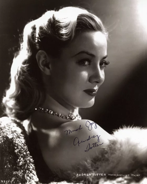 Audrey Totter autograph