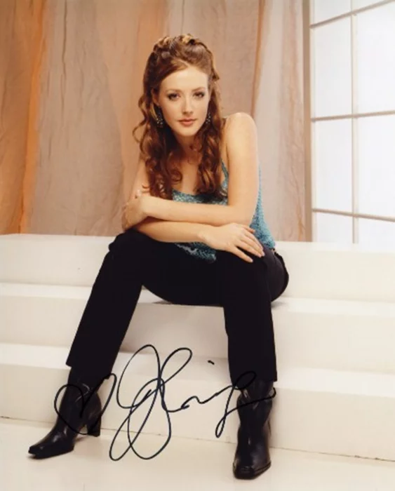 Jennifer Finnigan autograph