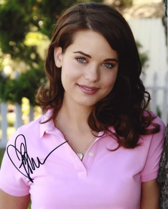 Lyndsy Fonseca autograph