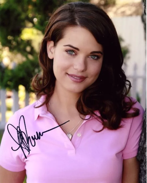 Lyndsy Fonseca autograph