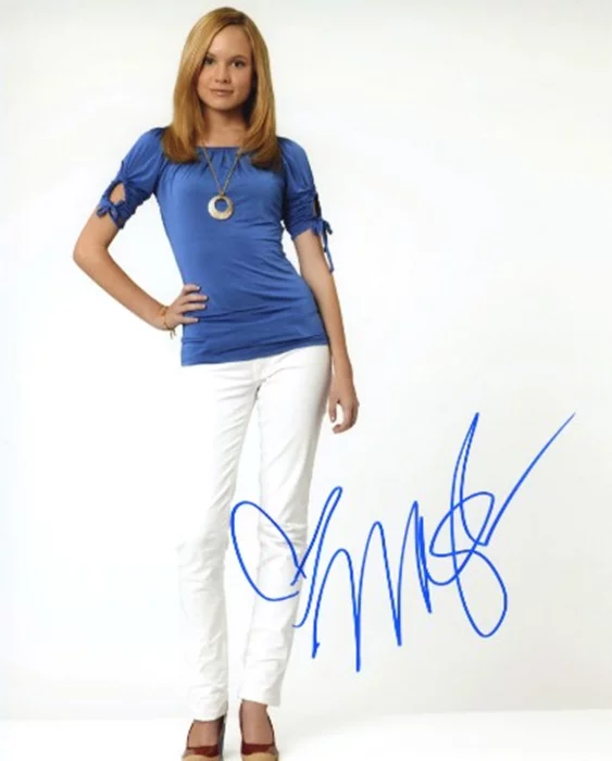 Meaghan Jette Martin autograph