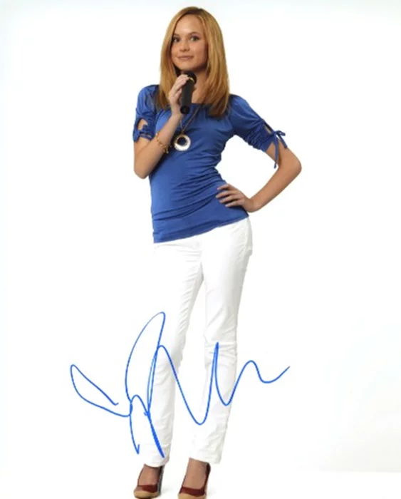 Meaghan Jette Martin autograph