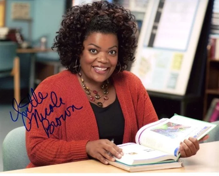 Yvette Nicole Brown autograph