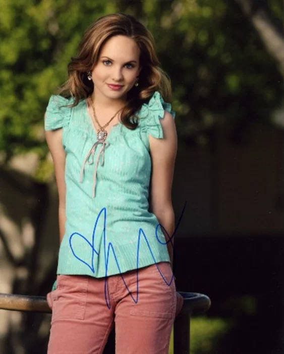 Meaghan Jette Martin autograph