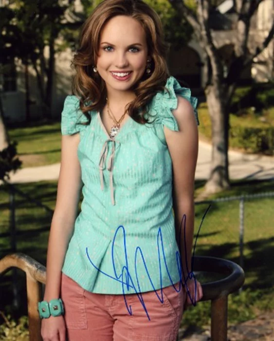 Meaghan Jette Martin autograph