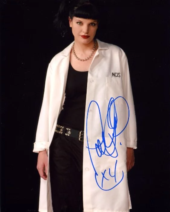 Pauley Perrette autograph