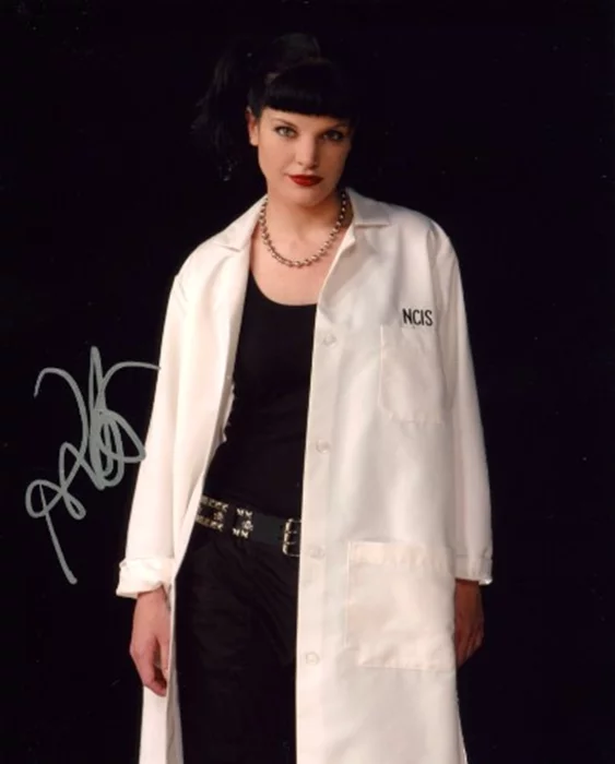 Pauley Perrette autograph