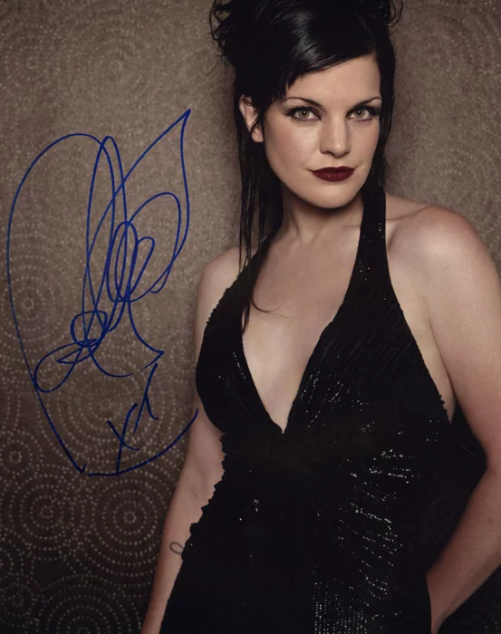 Pauley Perrette autograph