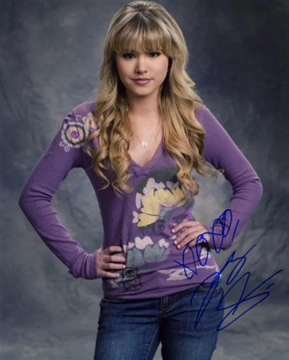 Taylor Spreitler autograph