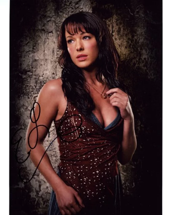 Erin Cummings autograph