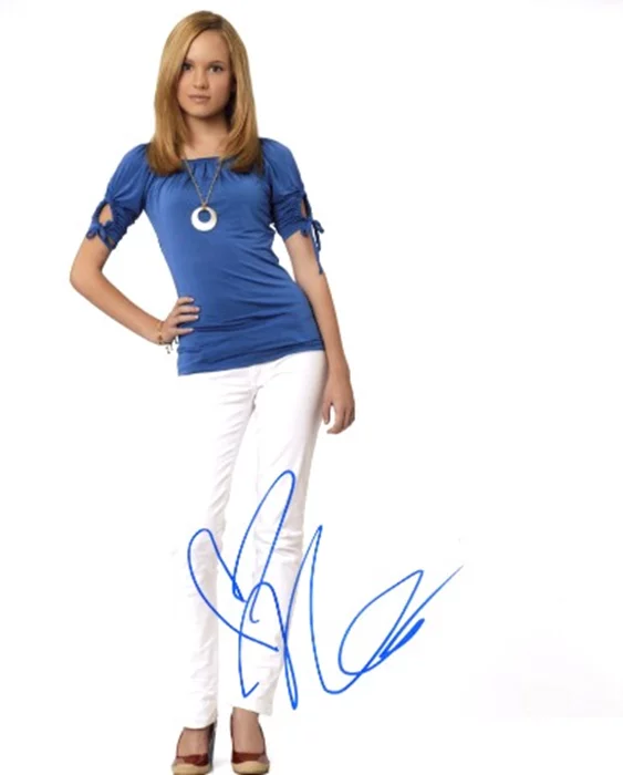 Meaghan Jette Martin autograph