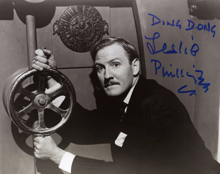 Leslie Phillips autograph