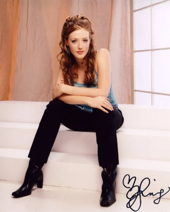 Jennifer Finnigan autograph