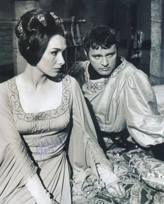 Sian Phillips autograph