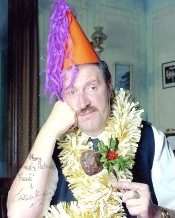 Gorden Kaye autograph