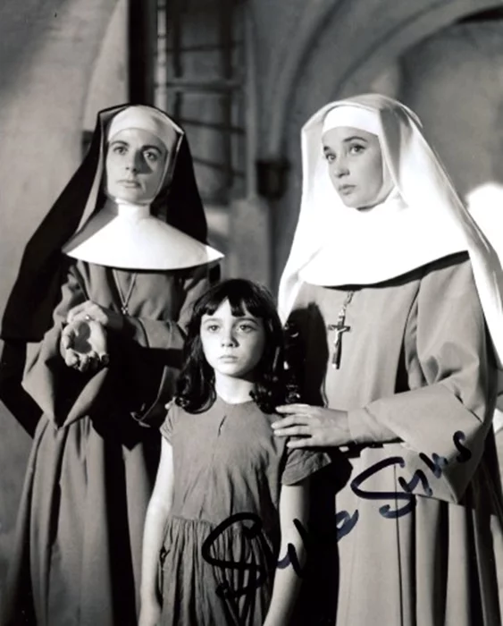 Sylvia Syms autograph