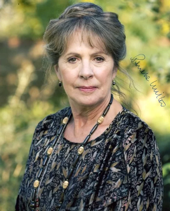 Penelope Wilton autograph