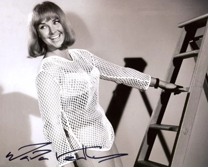 Wanda Ventham autograph