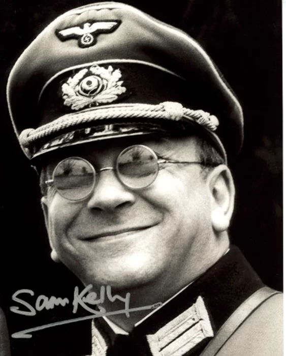 Sam Kelly autograph